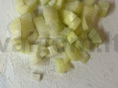 Sūrio ir grietinėlės sriuba Žingsnis 1