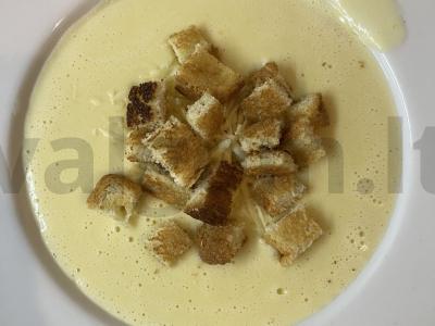 Sūrio ir grietinėlės sriuba pagrindine nuotrauka