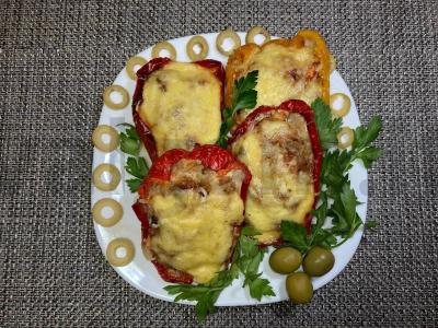 Įdarytos paprikos orkaitėje pagrindine nuotrauka