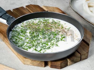 Kalmarų salotos su česnakiniu padažu Žingsnis 2