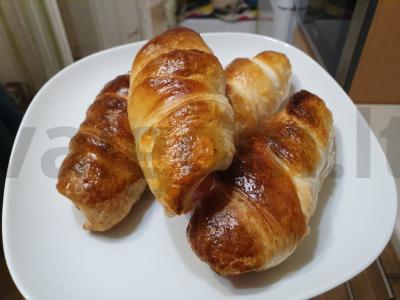 Sultingos dešrelės mielinėje tešloje pagrindine nuotrauka