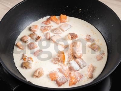Paprasti farfalle makaronai su lašiša Žingsnis 4