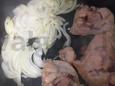 Bulvės su vištienos šlaunelėmis orkaitėje Žingsnis 3