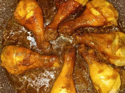 Vištiena žydų stiliumi pagrindine nuotrauka