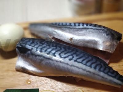 Skumbrė, kepta svogūnų ir citrinų padaže su bulvių koše Žingsnis 1