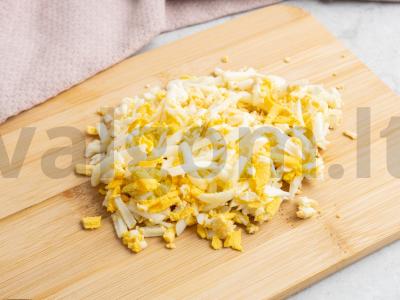 Blyneliai, įdaryti malta mėsa, svogūnais ir kiaušiniais Žingsnis 1