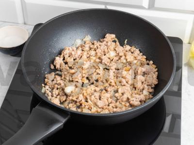 Blyneliai, įdaryti malta mėsa, svogūnais ir kiaušiniais Žingsnis 2