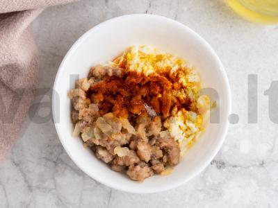 Blyneliai, įdaryti malta mėsa, svogūnais ir kiaušiniais Žingsnis 3