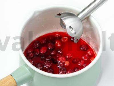 Ant ugnies kepta mėsa su spanguolių padažu Žingsnis 2