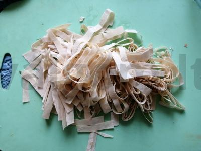 Greitas pitos pyragas su sūriu keptuvėje Žingsnis 1