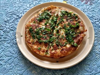 Greitas pitos pyragas su sūriu keptuvėje pagrindine nuotrauka