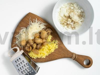 Kalmarų salotos su grybais Žingsnis 1