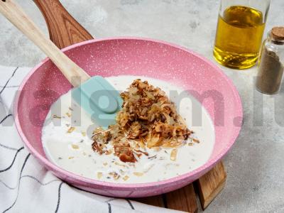 Kiauliena grybų padaže Žingsnis 1