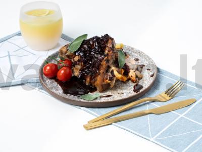 Kiauliena, kepta folijoje su spanguolėmis pagrindine nuotrauka