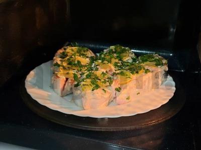 Mikrobangų krosnelėje kepta lašiša Žingsnis 2