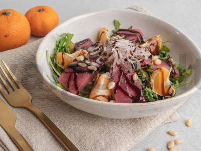 Salotos su mandarinais, tunu ir kedro riešutais pagrindine nuotrauka