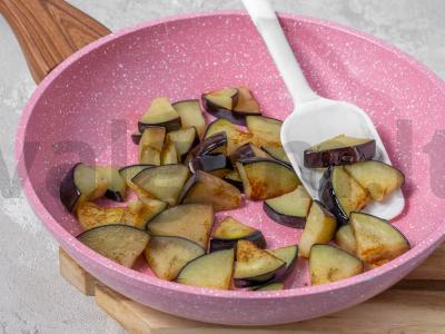 Salotos su kukurūzais ir baklažanais Žingsnis 1