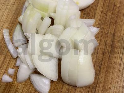 Salotos su vištienos kepenėlėmis ir korėjietiškomis morkomis Žingsnis 1