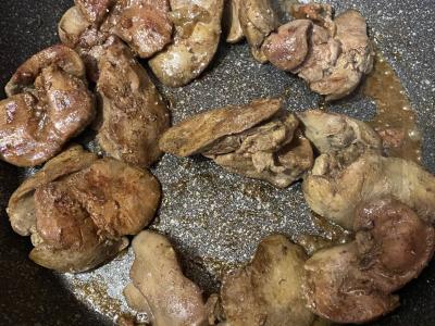 Salotos su vištienos kepenėlėmis ir korėjietiškomis morkomis Žingsnis 3