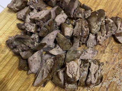 Salotos su vištienos kepenėlėmis ir korėjietiškomis morkomis Žingsnis 4