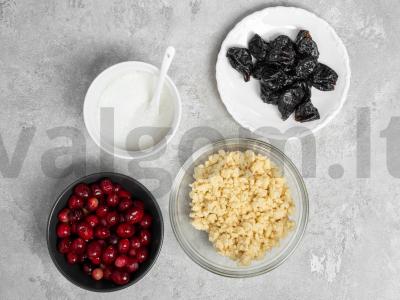 Trupiniai su spanguolėmis ir džiovintomis slyvomis Žingsnis 1
