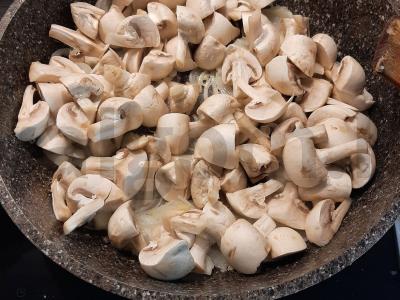 Šampinjonai, kepti grietinėlėje Žingsnis 6