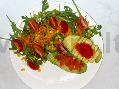 Salotos su rukola ir raudonaisiais ikrais pagrindine nuotrauka