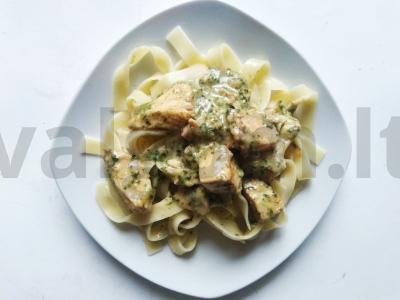 "Lizdai" iš makaronų su švelniu sūrio ir mėsos įdaru pagrindine nuotrauka