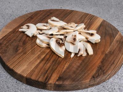 Prancūziškai pagaminta mėsa su majonezu ir grybais Žingsnis 1