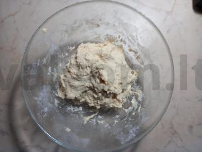 Pica su manų kruopomis, kepta vištiena ir sūriu Žingsnis 3