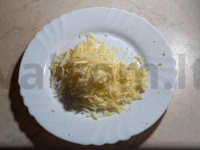 Pica su manų kruopomis, kepta vištiena ir sūriu Žingsnis 5