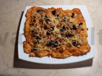 Pica su manų kruopomis, kepta vištiena ir sūriu pagrindine nuotrauka