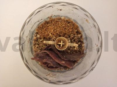 Petražolių ir graikinių riešutų pesto su ančiuvių filė Žingsnis 2