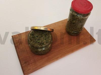 Petražolių ir graikinių riešutų pesto su ančiuvių filė pagrindine nuotrauka