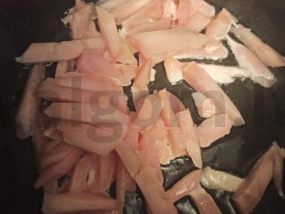 Švelni vištienos krūtinėlė su grybais Žingsnis 1