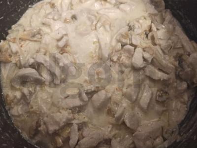 Švelni vištienos krūtinėlė su grybais Žingsnis 6