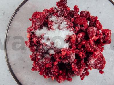 Receptas sutrintas su avietėmis Žingsnis 1