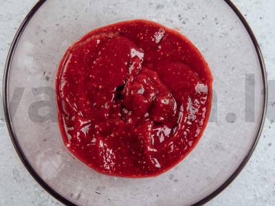 Receptas sutrintas su avietėmis Žingsnis 2