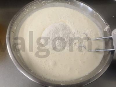 Charlotka su aromatiniu maltu cinamonu Žingsnis 4