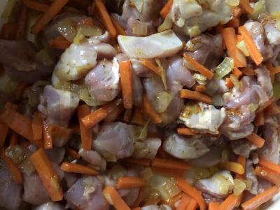 Pilavas su vištienos šlaunele multicooker keptuvėje Žingsnis 5