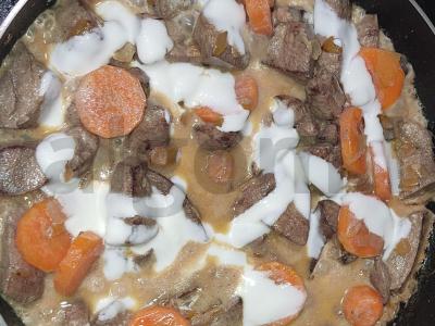 Kefyre troškintos kiaulienos kepenys Žingsnis 3