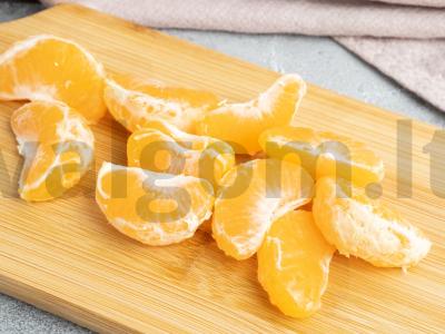 Gėrimas su mandarinais, slyvomis ir citrina Žingsnis 1