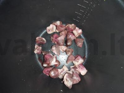 Troškintos kalakutienos širdys multicooker keptuvėje Žingsnis 2