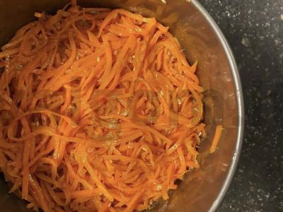 Salotos "Delight" su korėjietiškomis morkomis Žingsnis 8