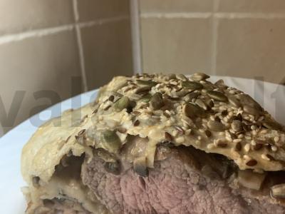 Švelni, sultinga Velingtono stiliaus jautiena. pagrindine nuotrauka