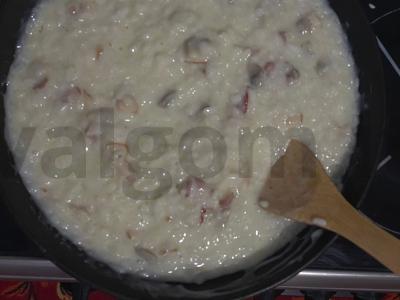 Risotto su šonine ir grybais pagrindine nuotrauka