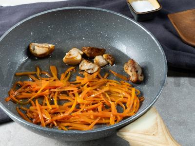 Salotos su vištiena ir pievagrybiais Žingsnis 2