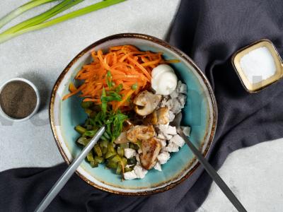 Salotos su vištiena ir pievagrybiais Žingsnis 3