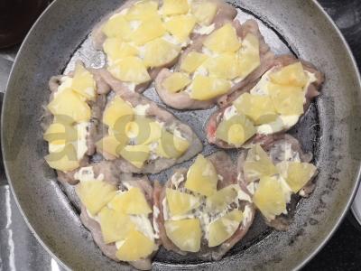 Vištienos krūtinėlė su ananasais ir pomidorais orkaitėje Žingsnis 4