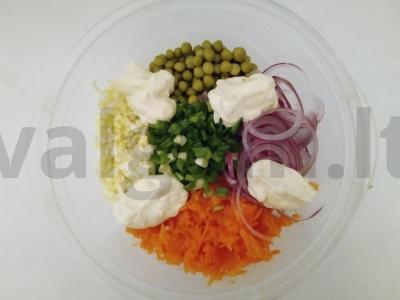 Daržovių salotos su žaliaisiais žirneliais ir morkomis Žingsnis 4